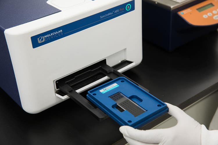 SpectraMax ABS Plus mit Validierungsplatte
