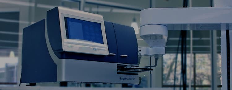 Laborautomatisierung für plattenbasierte Hochdurchsatz-Assays