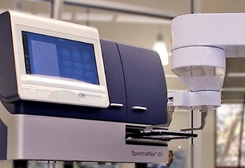 Labor-Automatisierung für ELISA-Arbeitsabläufe im High-Throughput-Format
